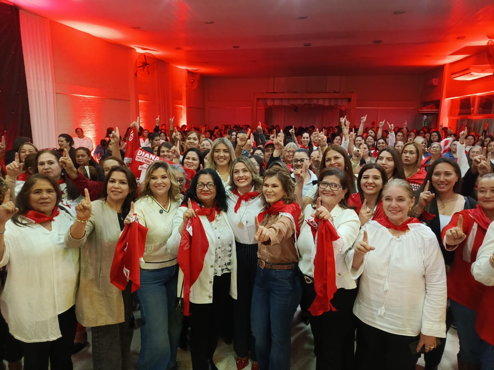 diana-recalde-recibe-apoyo-de-mujeres-coloo-y-chovy-en-villa-elisa