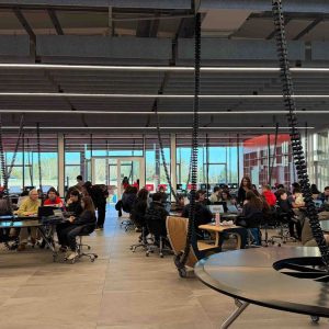 tumo-uruguay-completo-sus-1.500-cupos-gratuitos-para-jovenes-y-busca-ampliarlos:-como-acceder-y-que-se-puede-estudiar