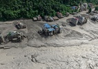 cheia-varre-fronteira-nepal-tibete-e-some-com-centenas-de-pessoas