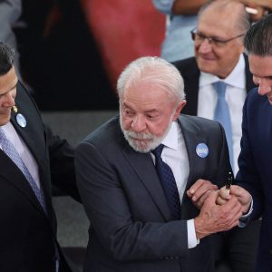 lula-diz-que-discutira-fim-da-escala-6×1-e-da-taxa-das-blusinhas-com-motta-e-alcolumbre