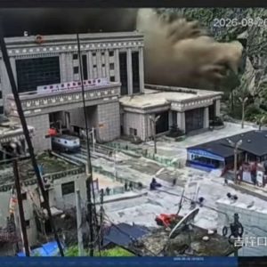 video-|-una-riada-arraso-la-frontera-entre-nepal-y-el-tibet:-al-menos-384-personas-desaparecidas