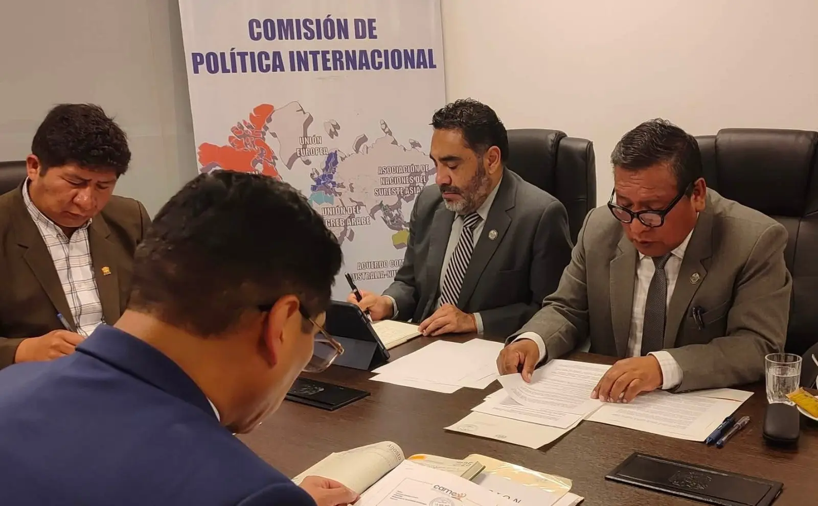 canciller-da-informe-sobre-carga-de-madera-con-droga