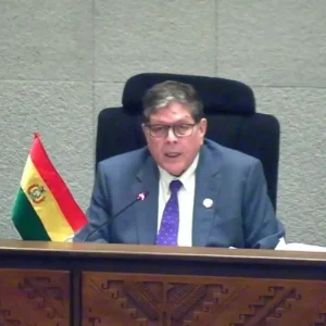 ministro-blanco-evita-la-censura-en-la-asamblea-legislativa