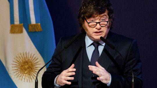 mileis-magic-fades-on-argentinas-slowing-economic-recovery