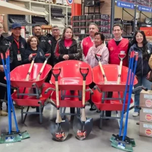 movidos-x-chile-entrega-300-kits-de-emergencia-para-afectados-por-el-temporal