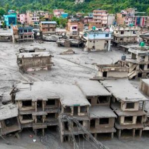 inondations-au-nepal-et-au-tibet:-lorigine-du-drame-est-un-glissement-de-terrain-qui-a-entraine-avec-lui-un-glacier