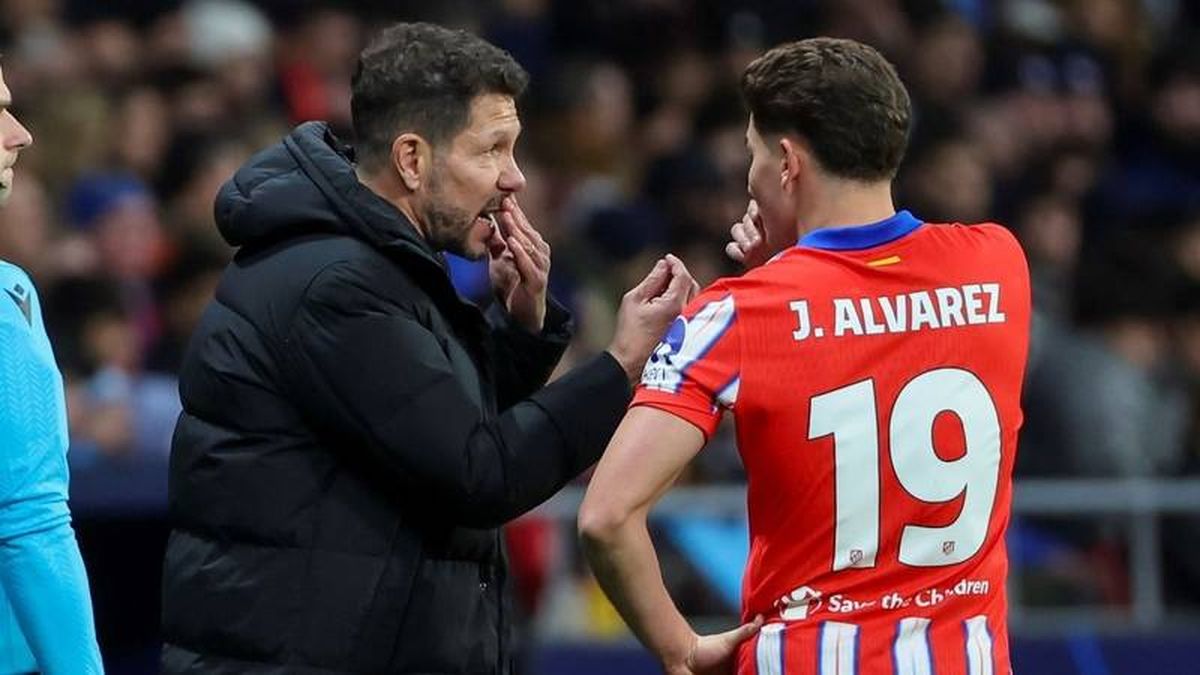 julian-alvarez-versus-“cholo”-simeone:-el-duelo-argentino-que-conmueve-al-mercado-feroz-del-futbol-europeo