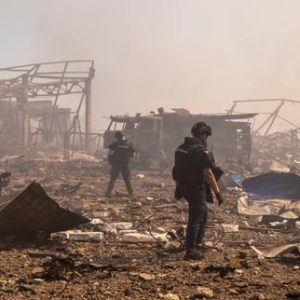 pres-de-kiev,-une-attaque-russe-tue-37personnes-et-pose-la-question-en-ukraine-de-la-presence-dinstallations-sensibles-en-zone-urbaine