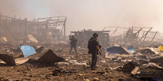pres-de-kiev,-une-attaque-russe-tue-37personnes-et-pose-la-question-en-ukraine-de-la-presence-dinstallations-sensibles-en-zone-urbaine