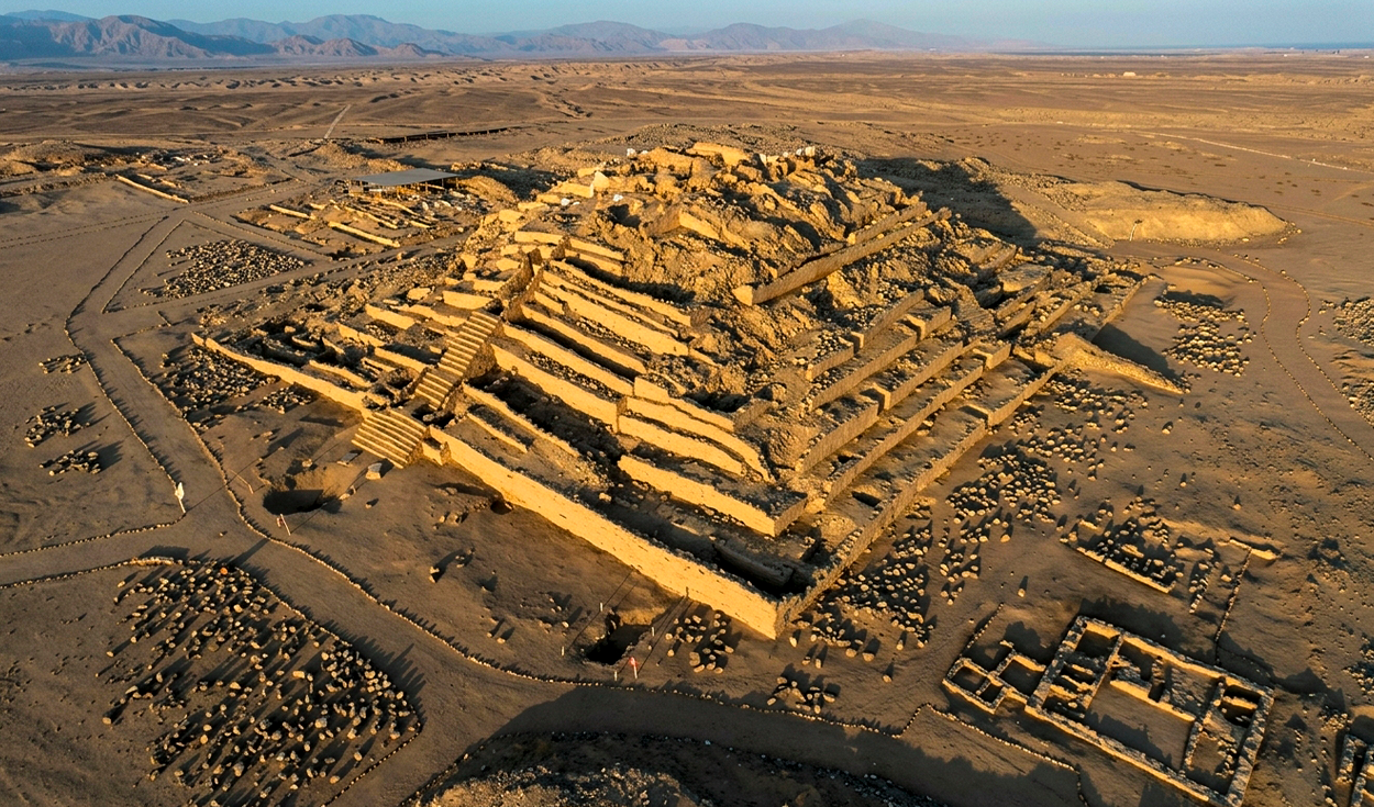 china-elige-caral-para-su-primera-mision-arqueologica-en-sudamerica:-estudiaran-la-civilizacion-mas-antigua-de-america-junto-a-cientificos-peruanos