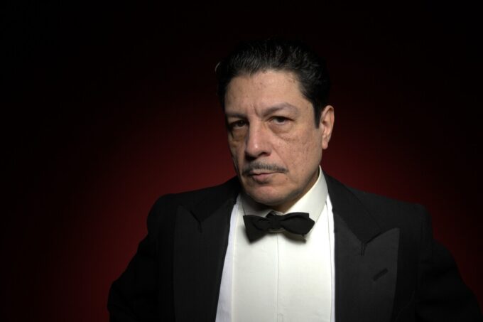 buenos-aires-favorite-retro-dandy-singer-is-back